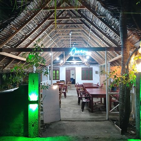 Ocean Oasis Restaurant And Rooms Trincomalee Exterior foto