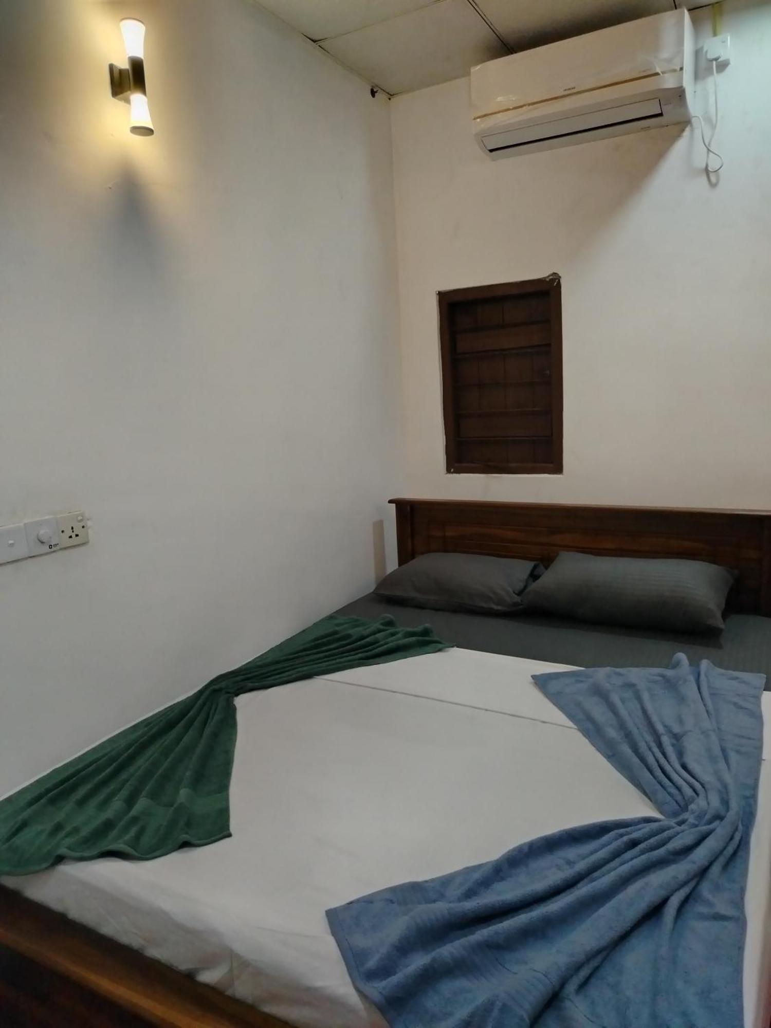 Ocean Oasis Restaurant And Rooms Trincomalee Exterior foto