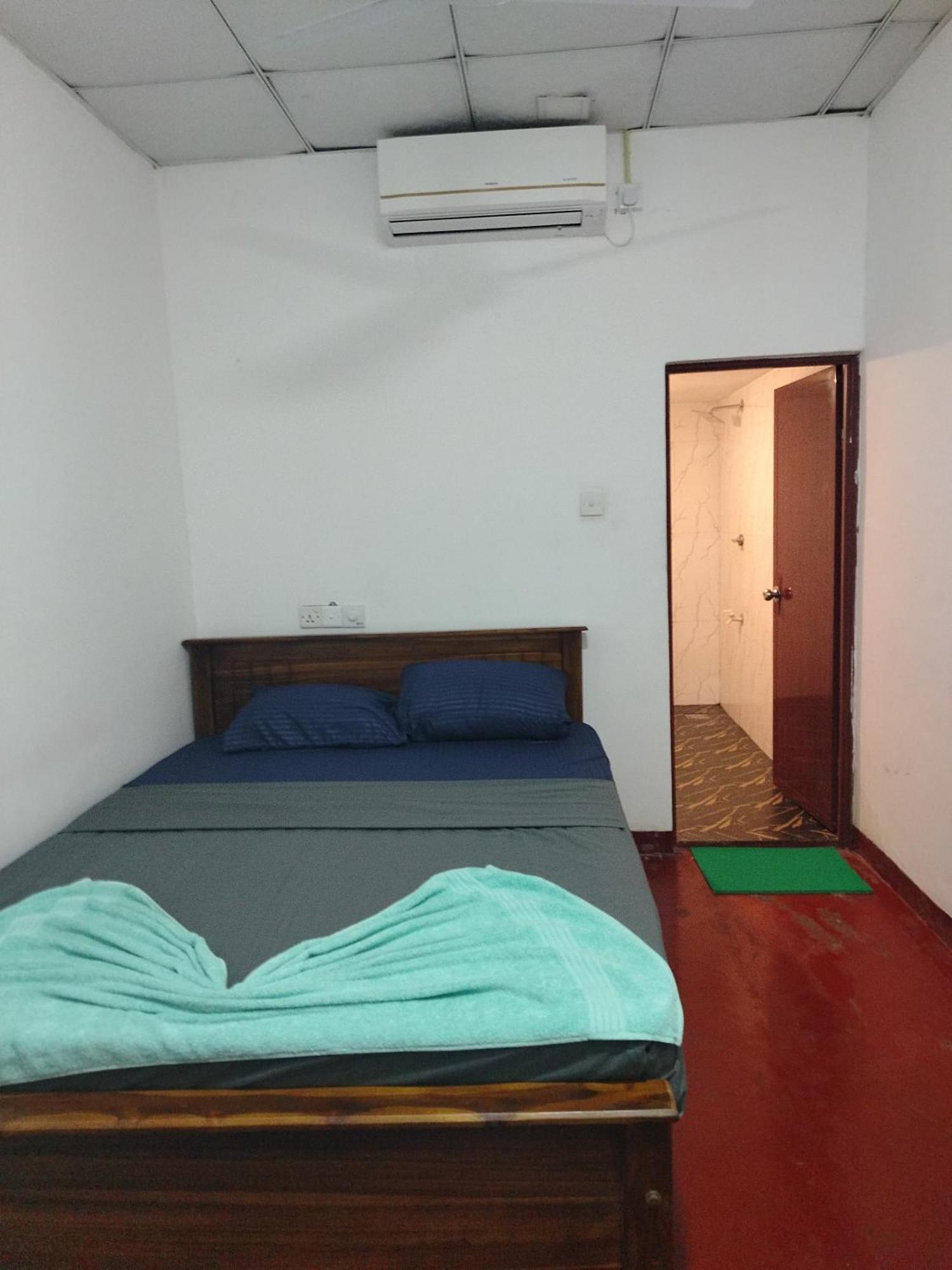 Ocean Oasis Restaurant And Rooms Trincomalee Exterior foto